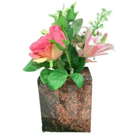 GO061 - Granite Vase - Kelly Cowin Memorials