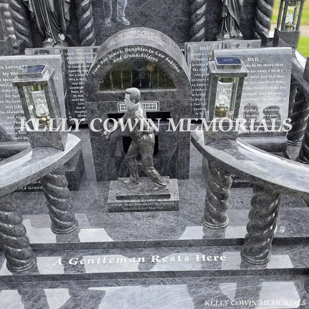Close-up of custom made accessoires on Blue Lagoon headstone